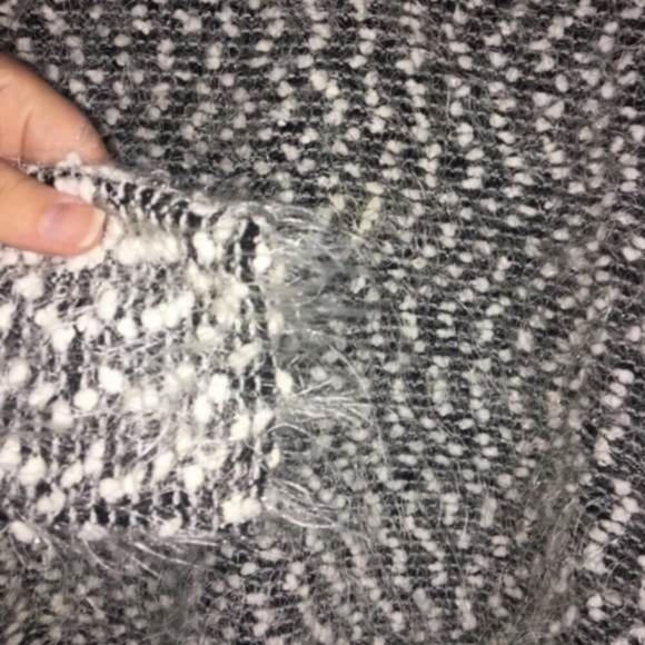 Two By Vince Camuto Popcorn Sweater - Picture 4 of 4